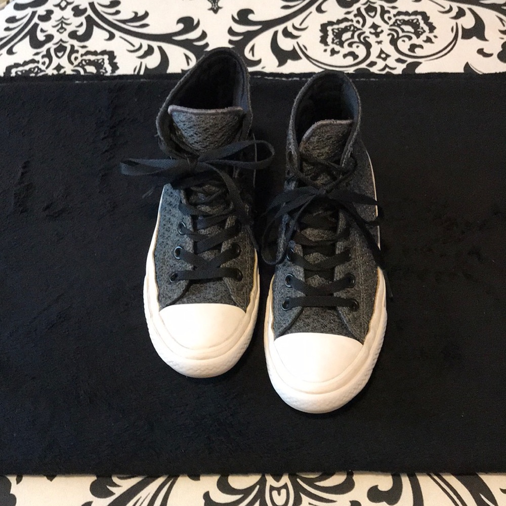 FLASH SALE! Converse Women’s Sneakers Size 6.5